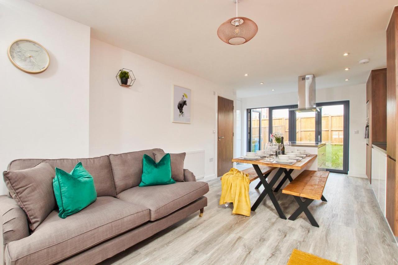 マンチェスター Beaut 5 Bed House W Parkingヴィラ エクステリア 写真
